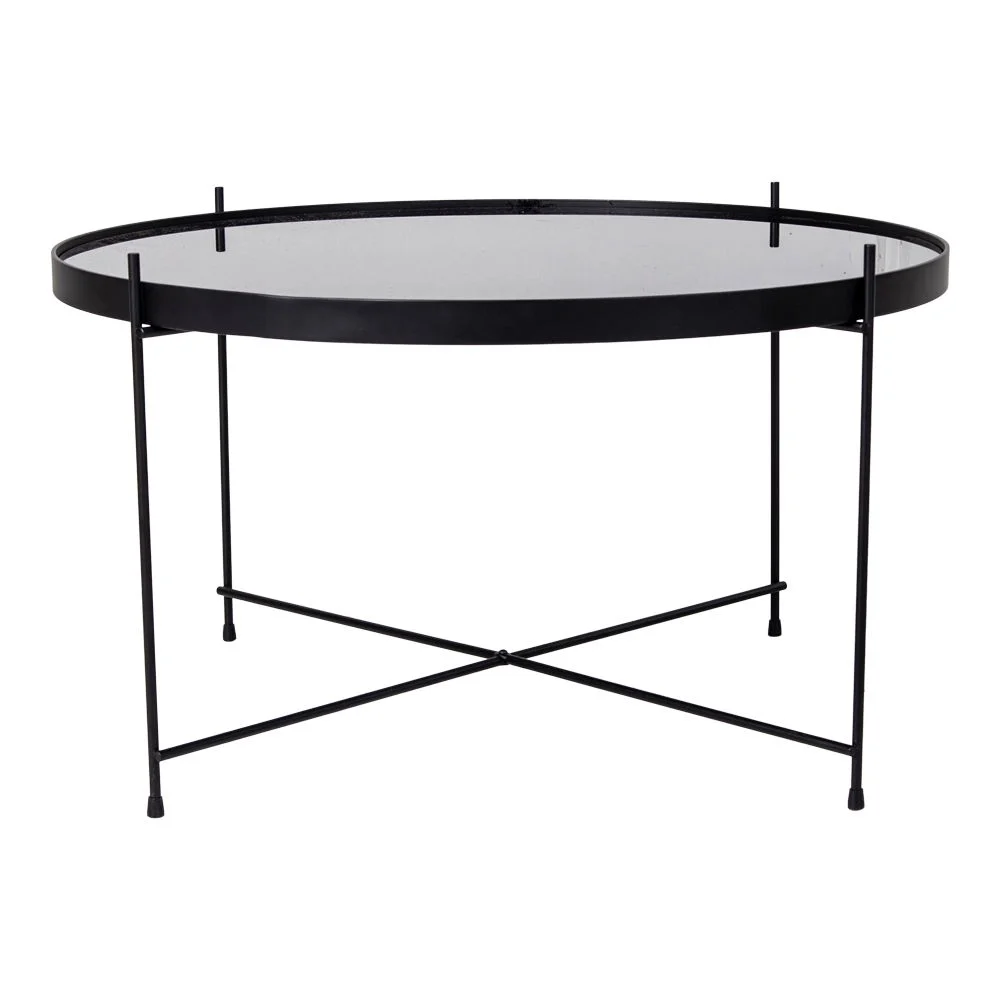 De Salontafel Zwart 70 x 40 CM Rond Staal is een moderne ronde zwart stalen salontafel met een opstaande rand, slanke metalen poten en een gekruiste steunbalk. Het tafelblad heeft een strakke, glanzende afwerking.