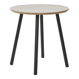 De Aalst Bijzettafel is een kleine, ronde bijzettafel met een licht houten blad en drie schuine zwarte poten tegen een witte achtergrond.
