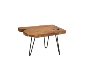 De Bijzettafel Bruin 39 x 53 CM Teakhout heeft een klein teakhouten blad met natuurlijke randen en drie zwarte metalen haarspeldpoten, geïsoleerd afgebeeld op een witte achtergrond.