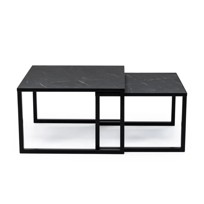 Een set van twee Salontafel Zwart 67 x 44 CM Marmer tafels met rechthoekige marmeren gedessineerde bladen en minimalistische zwarte metalen frames, naast elkaar geplaatst op verschillende hoogtes voor een moderne look.