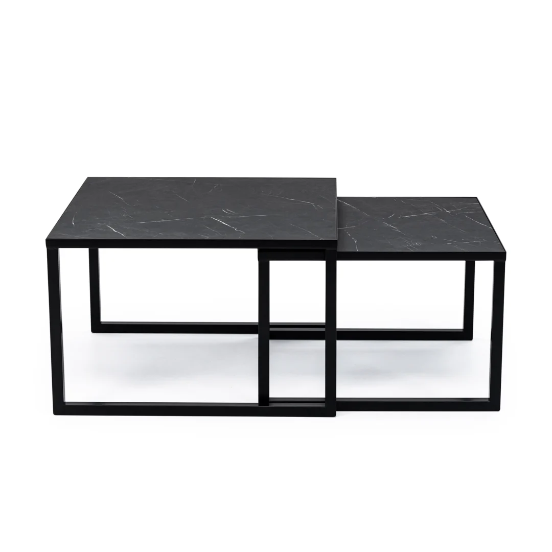 Een set van twee Salontafel Zwart 67 x 44 CM Marmer tafels met rechthoekige marmeren gedessineerde bladen en minimalistische zwarte metalen frames, naast elkaar geplaatst op verschillende hoogtes voor een moderne look.