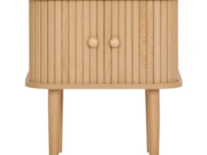 De Nikko Bijzettafel is een licht houten nachtkastje met afgeronde hoeken, verticale latten aan de voorkant, twee ronde knoppen en vier rechte poten. Het ontwerp is eenvoudig, modern en minimalistisch.