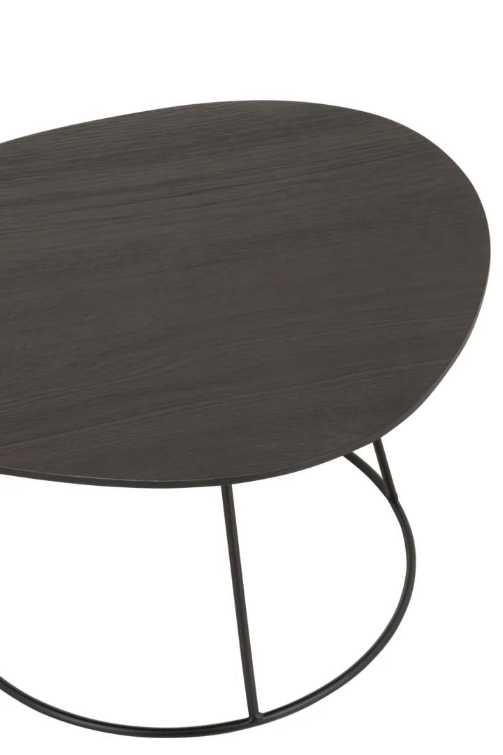 De afbeelding toont een gedeeltelijk bovenaanzicht van de Bijzettafel Bruin 45 x 30 CM Ovaal Metaal, een minimalistische ovale bruine salontafel met een gladde matte afwerking en dunne metalen poten die een ronde basis vormen, tegen een witte achtergrond.