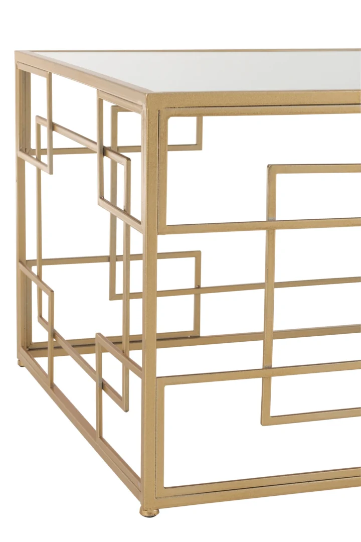 De Salontafel Goud Rechthoek Metaal is een moderne rechthoekige tafel met een geometrisch frame van goudkleurig metaal met kruisende rechthoekige patronen op de zijkanten en een wit of glazen blad.