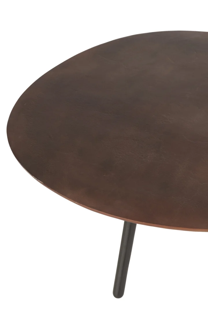 Een close-up van de Salontafel Bruin 72 x 36 CM Aluminium toont het gladde, bruine ronde oppervlak en een enkele zwarte poot tegen een witte achtergrond.