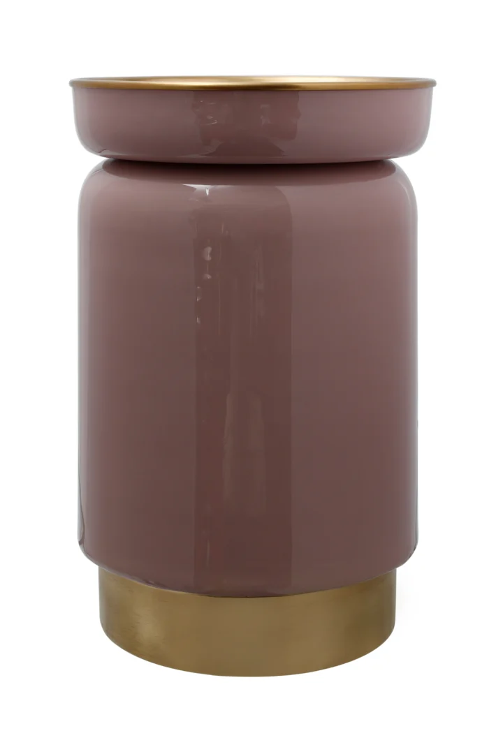 De Bijzettafel Goud Rond Ijzer Design is een moderne bijzettafel met een glanzend mauve cilindrische body, een breed plat blad en een metallic gouden basis en rand.