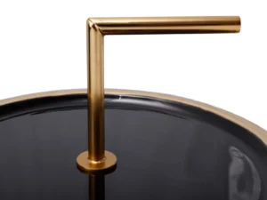 Een close-up van de Bijzettafel Zwart, Roest 13 CM Rond Ijzer, een moderne zwart met roestkleurige ronde ijzeren bijzettafel, tegen een witte achtergrond.