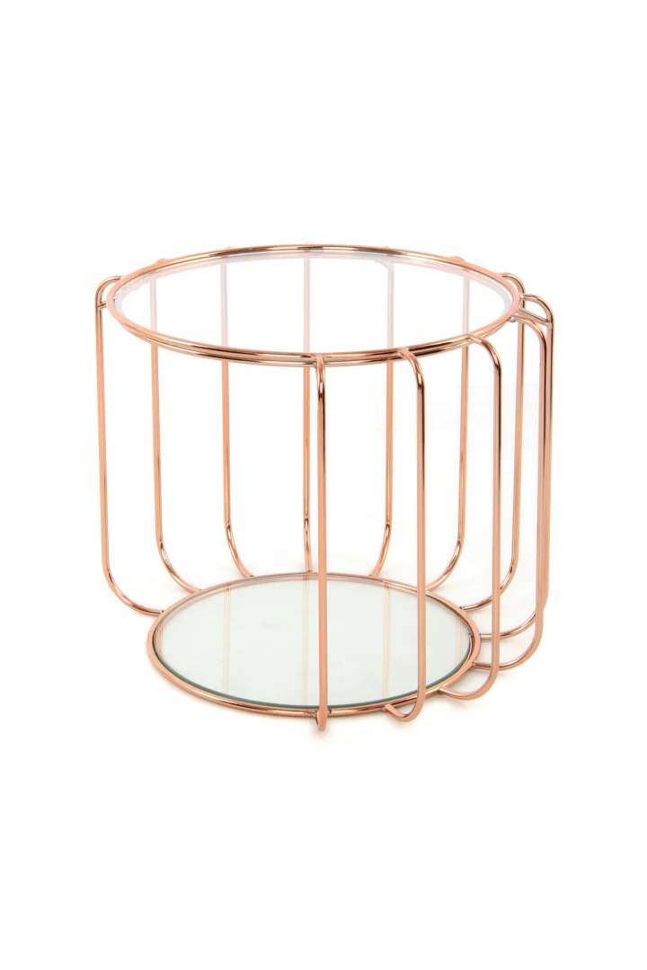 De Bijzettafel Roze Rond Ijzer Opbergvak is een moderne ronde bijzettafel met een roségoud metalen frame, glazen boven- en onderblad en een open geometrisch ontwerp.