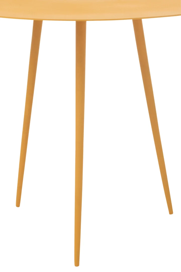 Een close-up van de Bijzettafel Okergeel (56 x 56 CM, Ijzer) met de drie slanke, taps toelopende poten tegen een witte achtergrond.