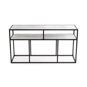 De Bijzettafel Zwart, Wit 81 x 44 CM Marmer is een moderne consoletafel met een zwart metalen frame en twee wit marmeren planken, met een open en minimalistisch ontwerp.