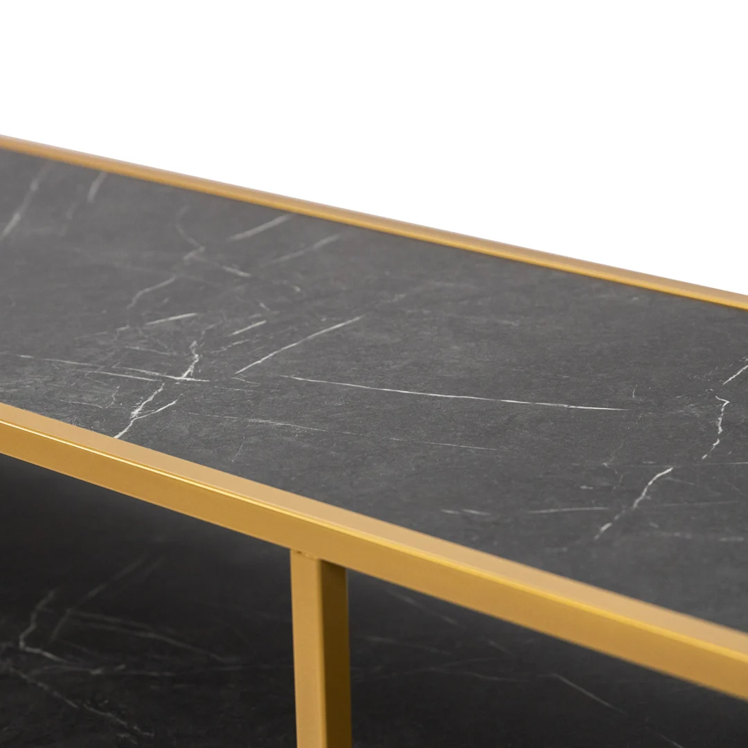 Een close-up van de chique Bijzettafel Zwart, Goud 81 x 44 CM Marmer: een rechthoekige tafel met een zwart marmeren blad met witte adering en elegante goudkleurige metalen randen en poten, tegen een witte achtergrond.