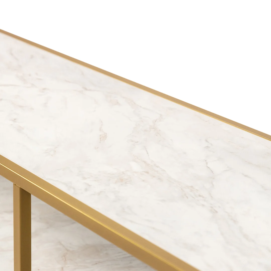 Een close-up van de chique Bijzettafel Goud, Wit 81 x 44 CM met een wit marmeren blad en goud metalen frame tegen een effen witte achtergrond.