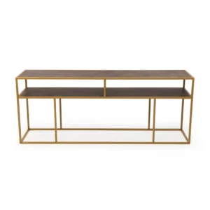 De Bijzettafel Bruin, Goud 81 x 44 CM Chique is een moderne consoletafel met een goud metalen frame, twee houten planken, een open rechthoekig ontwerp en twee centrale cubby-achtige secties op de bovenste plank.