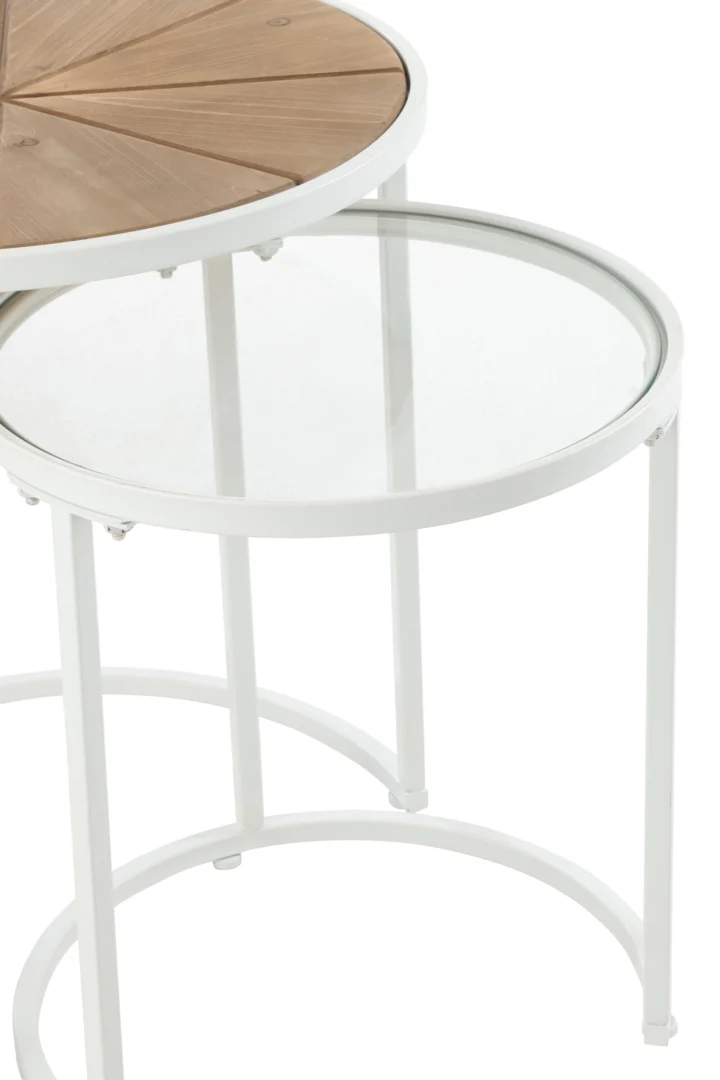 De Bijzettafel Wit 50 x 56 CM Multiplex is een set van twee ronde bijzettafels met een wit metalen onderstel. De grootste tafel heeft een houten blad met zonnestralen, terwijl de kleinere een glazen blad heeft.