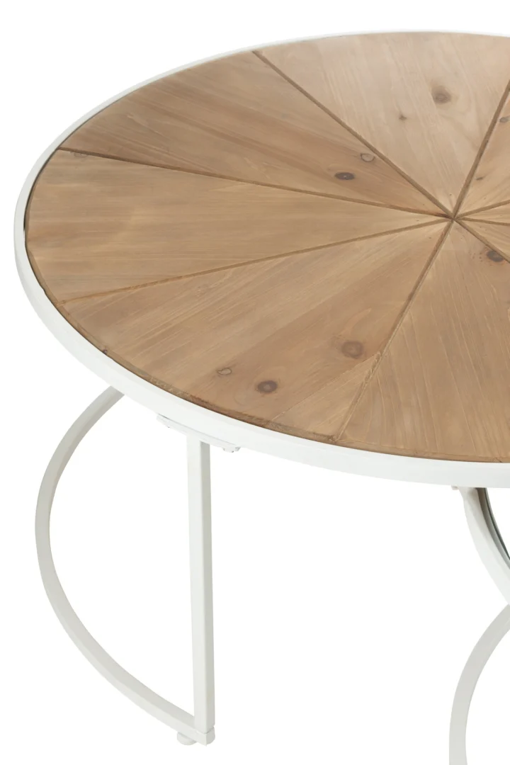 Set van 2 bijzettafels Relax, met een licht houten blad met zonnestraalpatroon en witte metalen frames met gebogen poten.