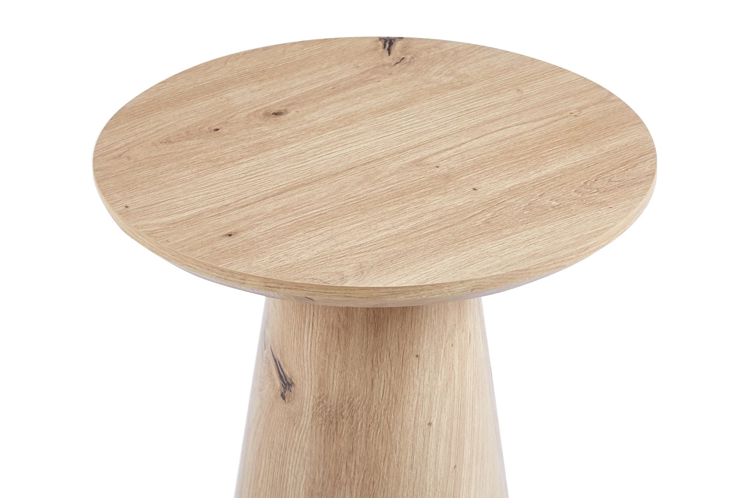 De Salontafel 45 CM is een ronde houten kruk met een gladde, licht natuurlijke afwerking, subtiele houtnerfpatronen en een eenvoudig modern ontwerp met een licht taps toelopend onderstel.