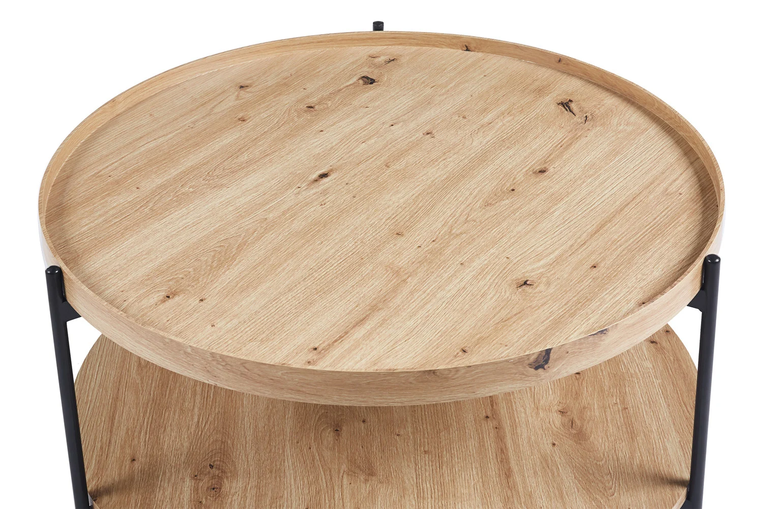 De Salontafel Roest 80 CM heeft een rond houten tafelblad met een natuurlijke afwerking en zichtbare nerf, ondersteund door zwart metalen poten en een bijpassende onderste plank zichtbaar eronder.