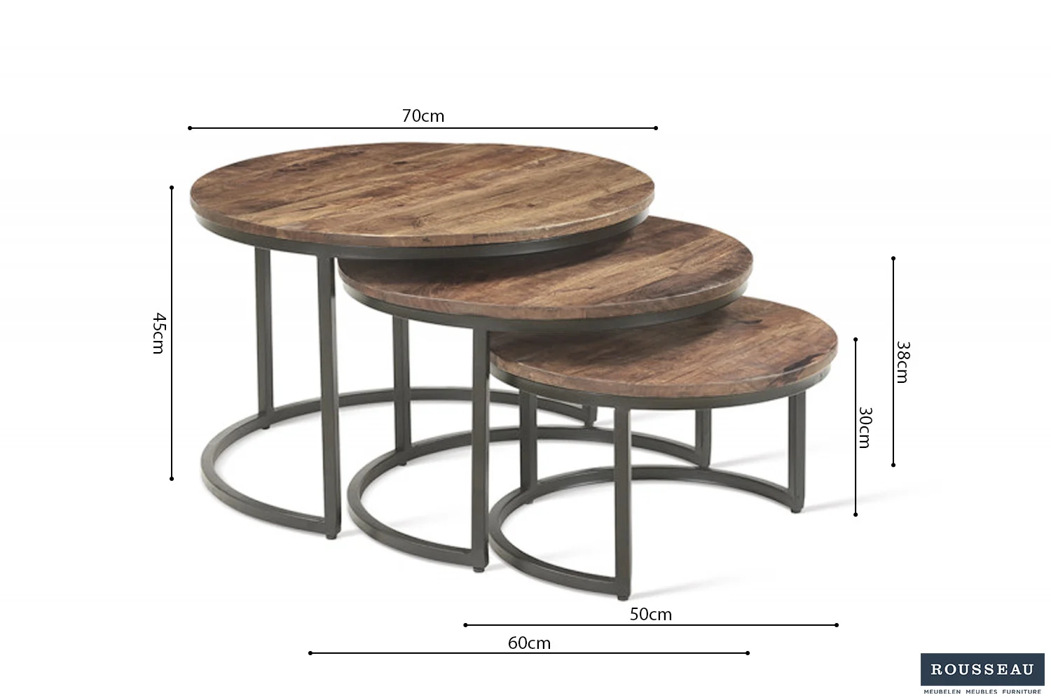 De Salontafel Roest Mangohout Design bestaat uit drie ronde houten nesttafels met een zwart metalen onderstel, in de maten 70x45cm tot 50x30cm. De afmetingen worden getoond, de tafels passen netjes en het Rousseau logo verschijnt rechtsonder.