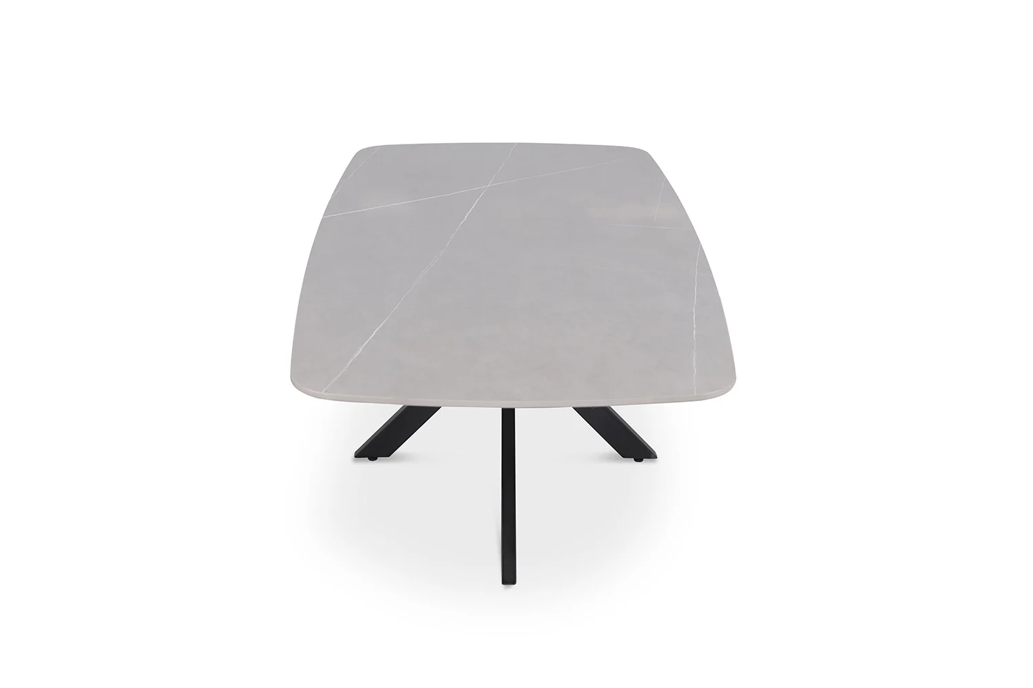 De Klassiek Salontafel Grijs 130 CM Ovaal Steen heeft een lichtgrijs, gemarmerd ovaal oppervlak met subtiele diagonale lijnen en schuine zwarte metalen poten, tegen een witte achtergrond.