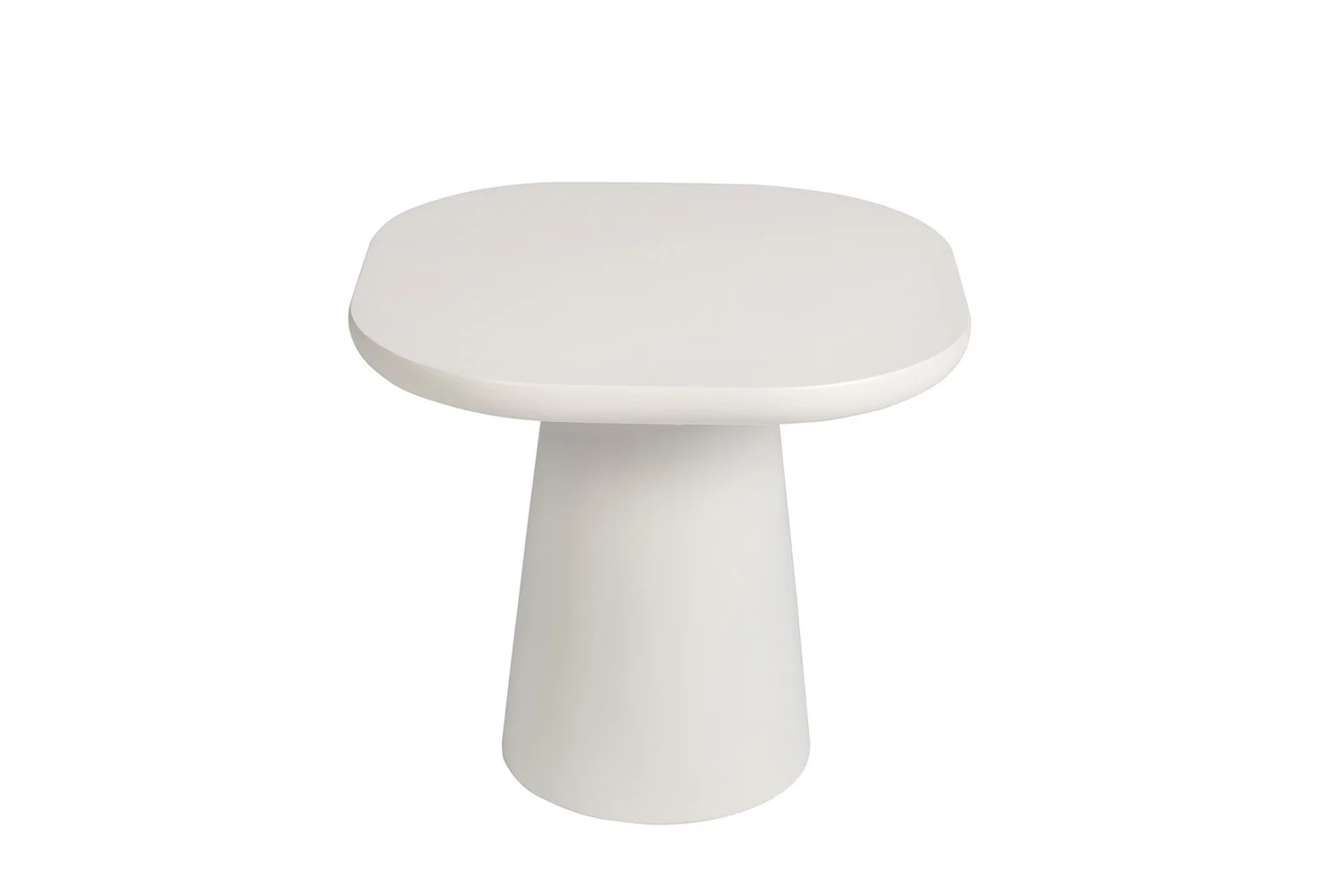 De UITVERKOOP - Salontafel 'Tavira' is een kleine, moderne witte salontafel met een ovaal cementen blad van 55 cm en een breed conisch onderstel, afgebeeld tegen een effen witte achtergrond.