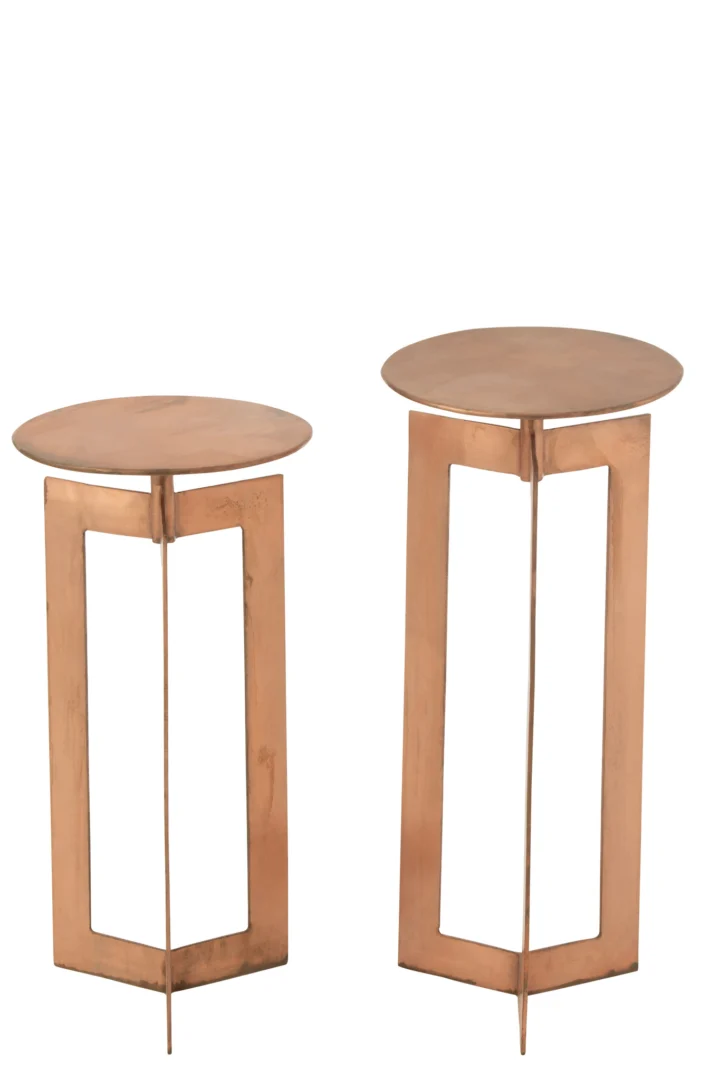 Twee moderne, ronde Bijzettafel Zwart, Koper 30 x 30 CM Ijzer metalen bijzettafels met open geometrische onderstellen en verschillende hoogtes, naast elkaar geplaatst tegen een witte achtergrond.