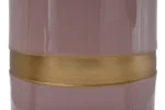 Een close-up van de Bijzettafel Roze Rond Ijzer Compact, een glanzende licht mauve ronde bijzettafel met een brede horizontale goud metallic band rond het midden.