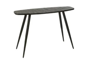 De Console Ovaal Recycle Teak Zwart heeft een strak, ovaalvormig blad van gerecycled teakhout in zwart en vier slanke, schuin geplaatste poten van zwart metaal voor een moderne look.
