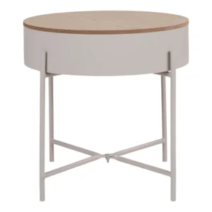 Sisco Bijzettafel is een ronde bijzettafel met een lichtbeige-grijs gepoedercoat stalen frame en blad (Ø40x40 cm), met slanke poten verbonden door ondersteunende dwarsbalken.