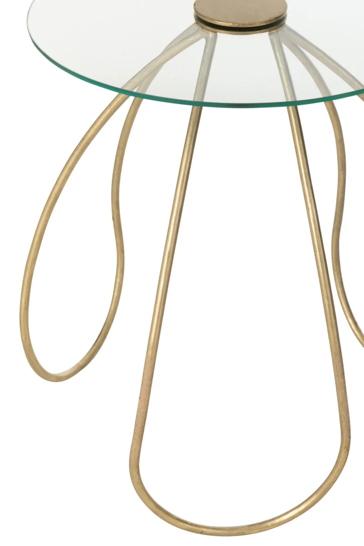 De Bijzettafel Goud Rond Metaal is een ronde glazen tafel met een opvallend goud metalen onderstel met gebogen, geluste poten.