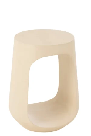 De Bijzettafel Pod Mangohout Beige is een moderne, beige bijzettafel met een glad, afgerond blad en een open onderstel met een grote gebogen uitsparing in het midden.