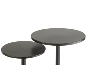Twee Bijzettafel Zwart ronde metalen tafels (40x50 CM), zwart van kleur, staan naast elkaar op een witte achtergrond. De kleinere tafel staat links en de grotere tafel staat rechts.
