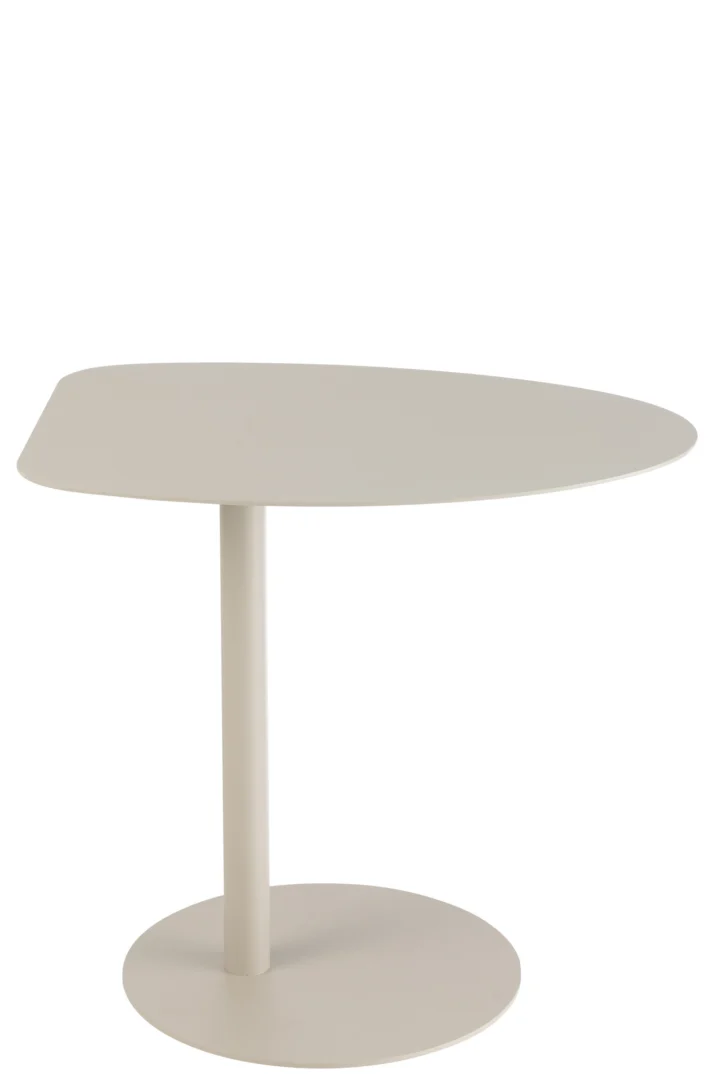Bijzettafel Greige, Grijs - een moderne metalen bijzettafel (55 x 50 cm) met een lichtbeige kleur, asymmetrisch afgerond driehoekig blad en een centrale poot op een ronde basis.