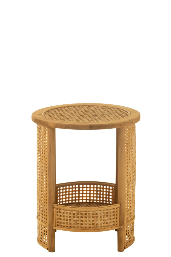 De Bijzettafel Dubbel Bamboe/Vurenhout Natuurlijk is een ronde houten bijzettafel met ingeweven bamboe en vurenhout details, een open onderplank, natuurlijke afwerking en een luchtig, lichtgewicht ontwerp.