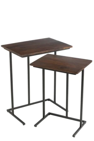 De Bijzettafel Zwart, Bruin 50 CM Rechthoek heeft twee rechthoekige nesttafels met mangohouten bladen en zwarte metalen frames, de ene iets korter en kleiner dan de andere, ontworpen om stijlvol naast elkaar te plaatsen.