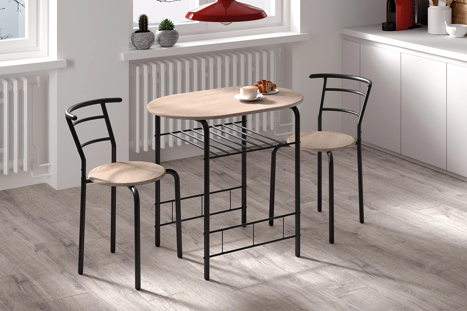 Een moderne keuken toont de Tafelset 'Adam' Zwart metaal Decor sonoma-een kleine houten tafel met zwarte metalen poten en twee bijpassende stoelen-badend in het zonlicht van twee ramen, met een kop, schotel, gebak, lichthouten vloer en witte kasten.