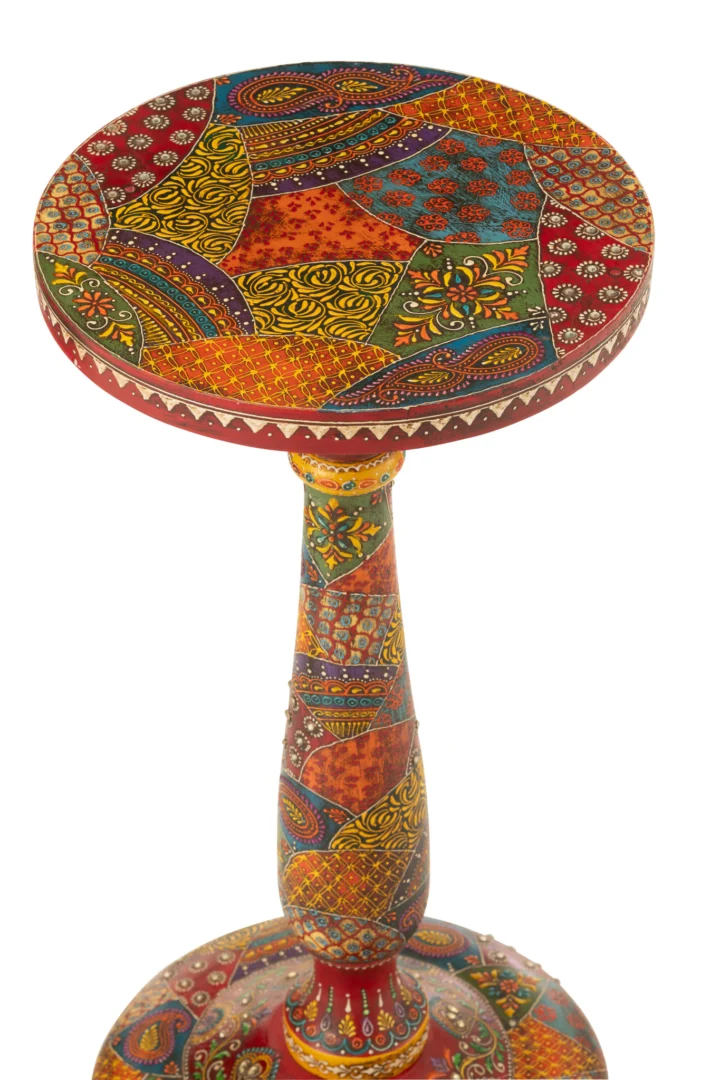 De Bijzettafel 30 x 60 CM Mangohout is een hoge, ronde houten bijzettafel versierd met levendige handgeschilderde rode, gele, groene en blauwe bloemen- en paisleymotieven.