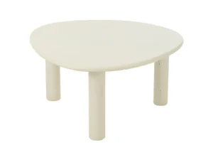 De Bijzettafel Bali Mdf/Pvc Wit Middelgroot is een witte, afgeronde driehoekige tafel met drie dikke cilindrische poten, afgebeeld tegen een effen witte achtergrond.