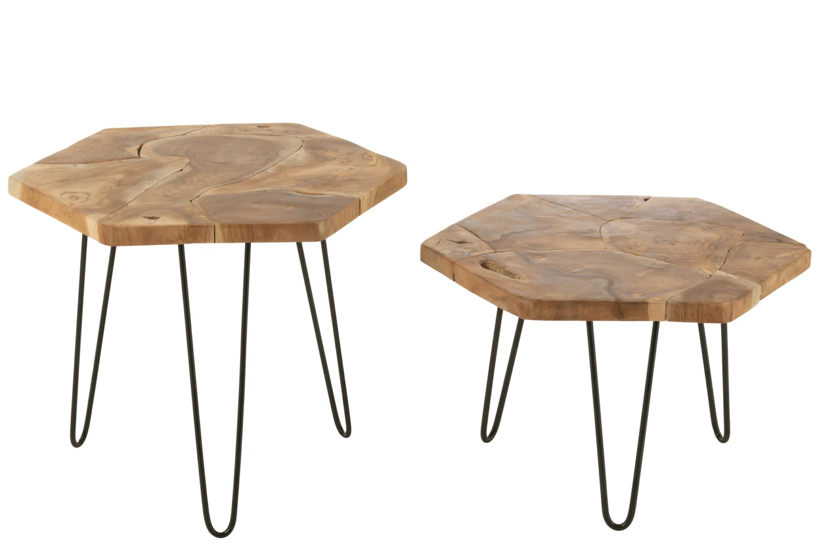 Set van 2 bijzettafels Hexagone van teak hout en metaal, met natuurlijke houtnerf en zwarte hairpin poten, één hoger dan de ander, naast elkaar geplaatst tegen een witte achtergrond.