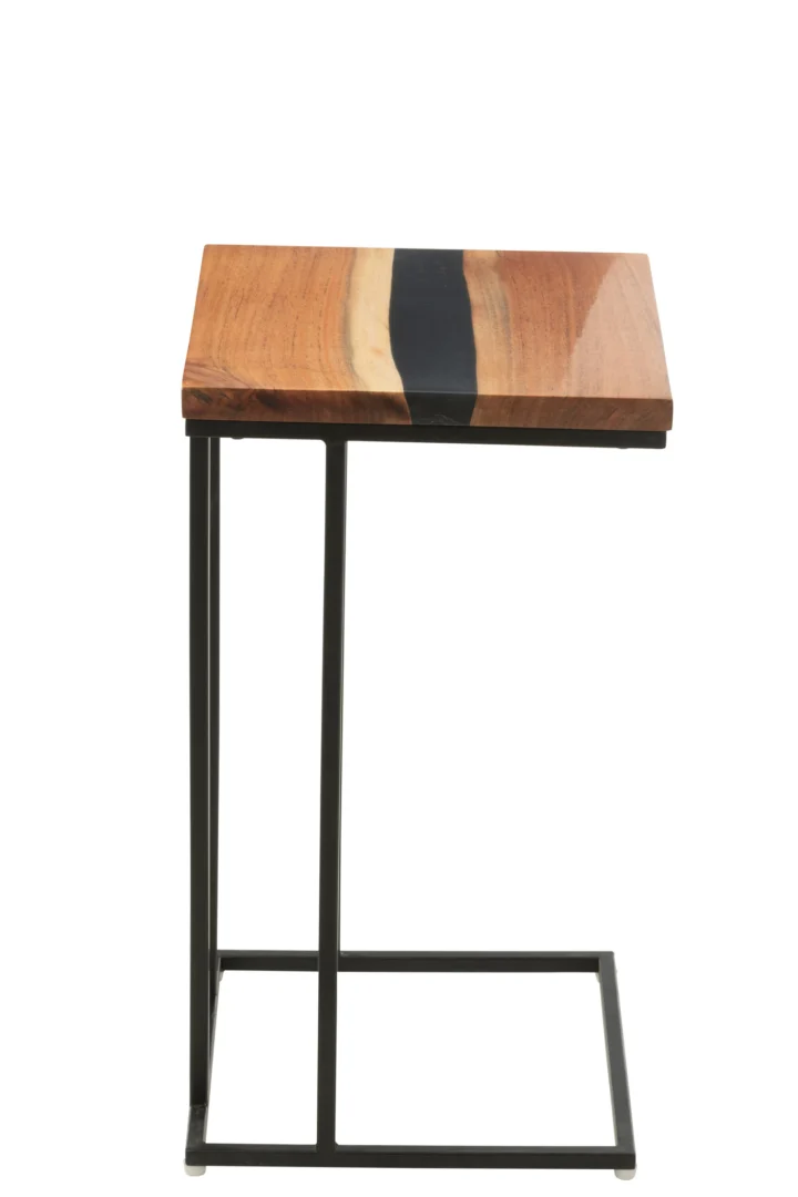 De Bijzettafel Zwart Vierkant Acaciahout is een moderne bijzettafel met een rechthoekig acaciahouten blad met een zwarte harsstreep, ondersteund door een minimalistisch zwart metalen frame en een open onderstel.