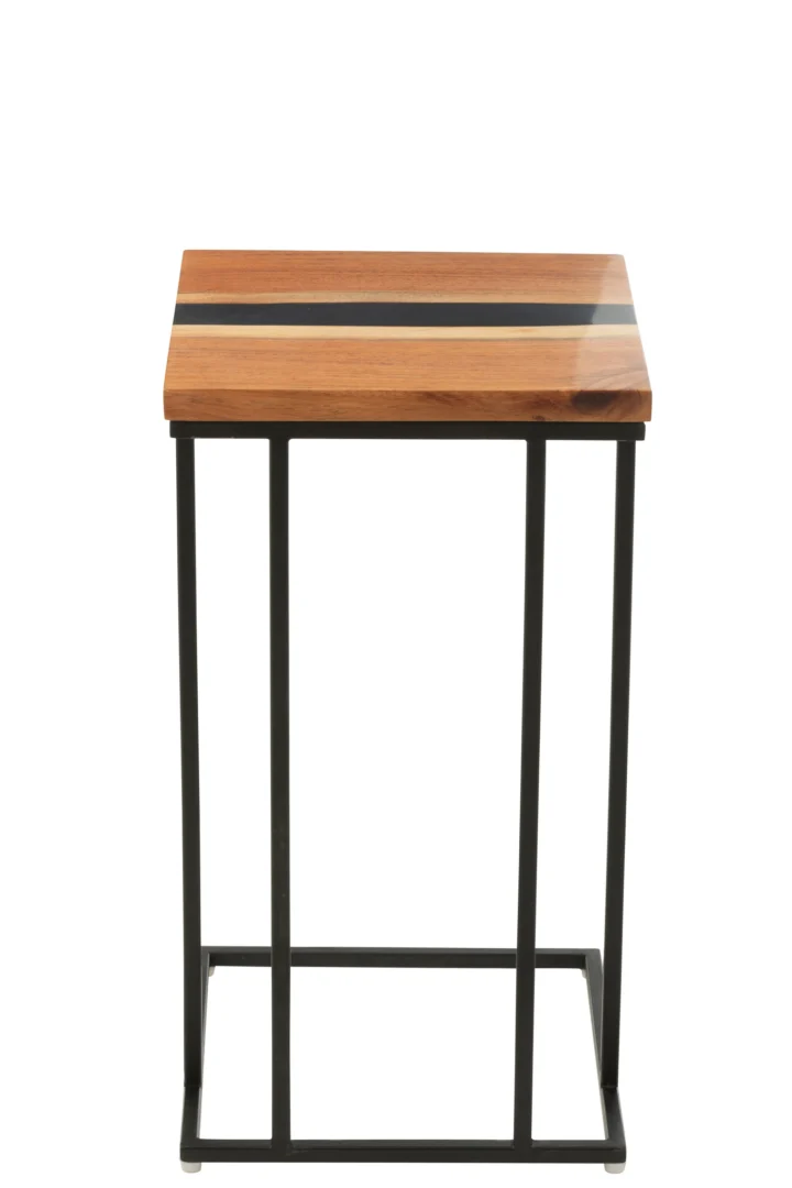 De Bijzettafel Zwart Vierkant Acaciahout is een compacte vierkante bijzettafel met een acaciahouten blad met een zwarte streep en een minimalistisch zwart metalen frame, tegen een witte achtergrond.