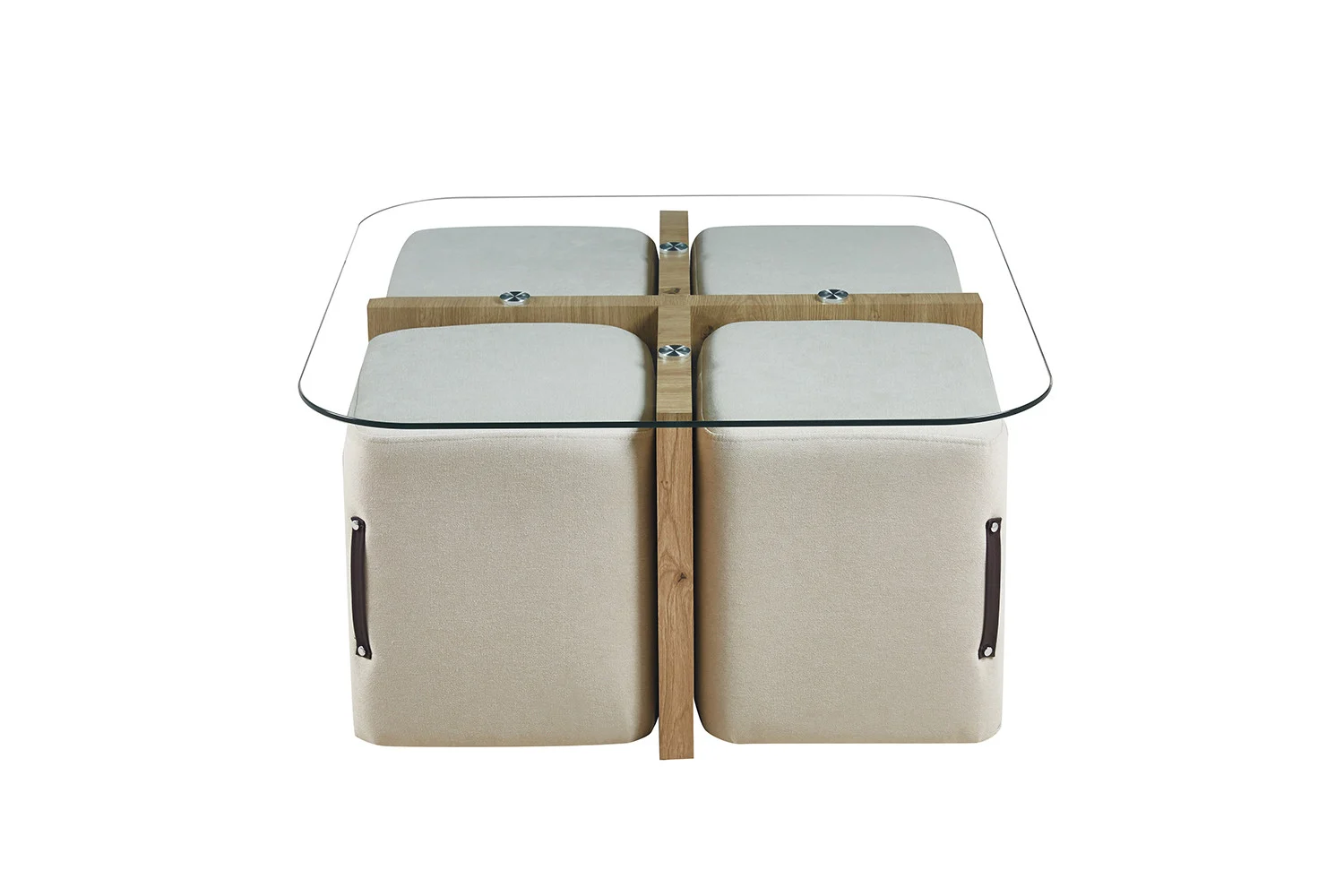 De Salontafel Klassiek Tijdloos Design heeft een vierkant blad van helder glas op een houten kruisvoet, aangevuld met vier beige gestoffeerde krukken met donkere handgrepen.