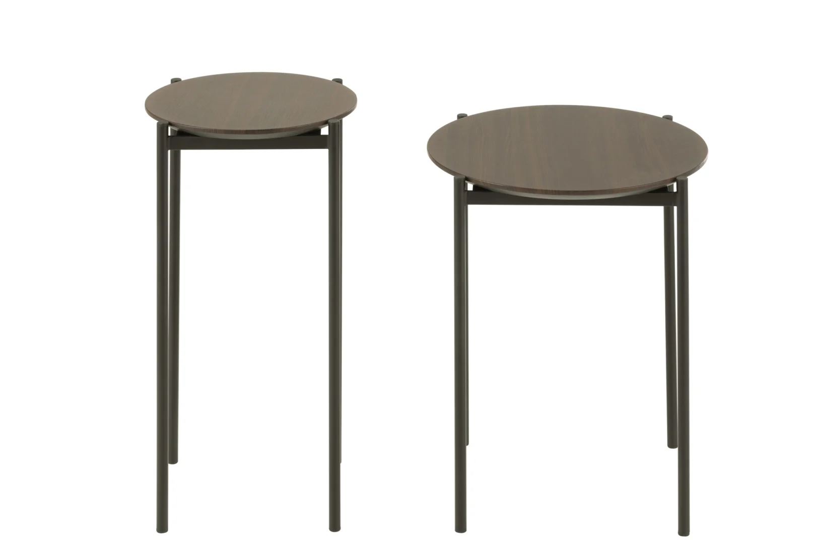 Twee Bijzettafels Bruin 43 x 43 CM Rond Metaal, met ronde houten bladen en donkere metalen poten in een minimalistische, moderne stijl, staan naast elkaar tegen een witte achtergrond, waarbij de ene tafel iets hoger is dan de andere.