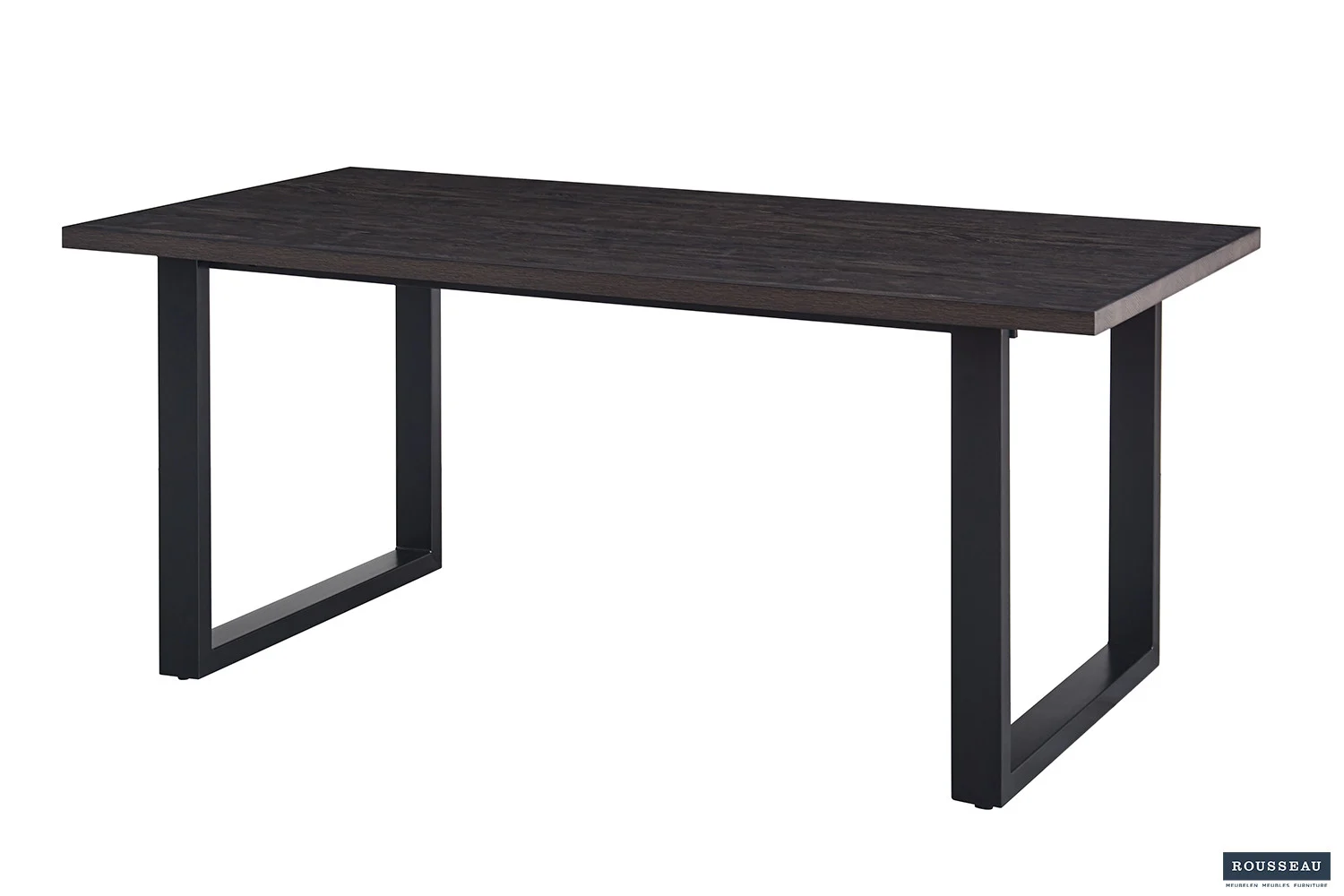 De UITVERKOOP - Tafel 'Alexander' 180 cm Decor Donkerbruin is een moderne, minimalistische rechthoekige tafel van donker hout met zwarte metalen sledepoten, afgebeeld op een witte achtergrond.