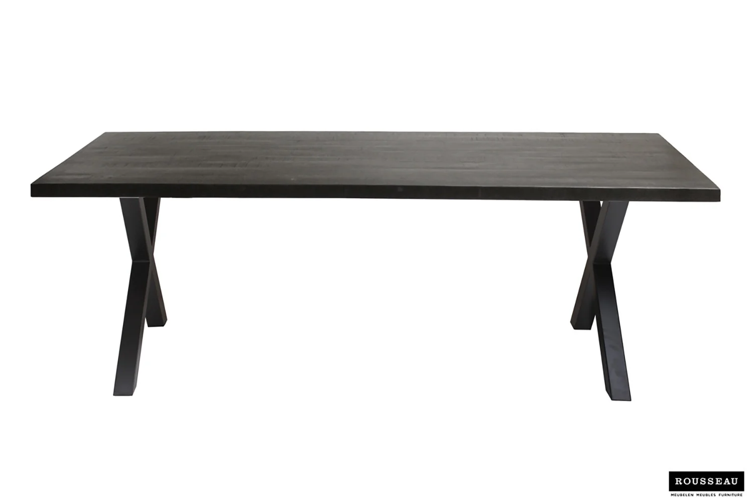 De 'UITVERKOOP - Tafel Elena' is een 200 cm rechthoekige eettafel gemaakt van zwart mangohout, met dikke X-vormige poten voor een moderne, minimalistische stijl. Afgebeeld tegen een witte achtergrond.