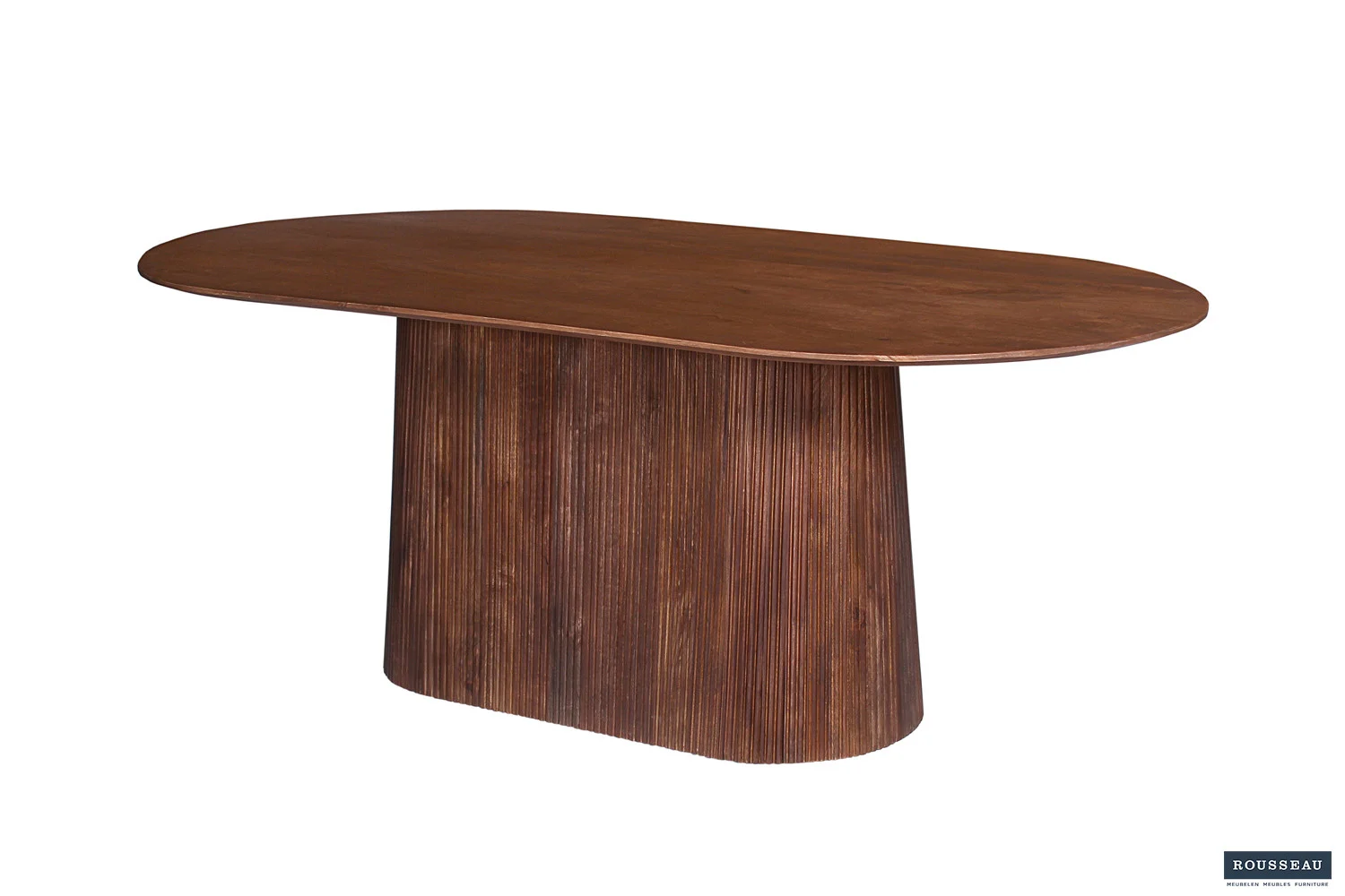 Een moderne ovale eettafel, Tafel 'Miguel' 200 cm, gemaakt van lichtbruin mangohout met een brede asymmetrische voet.