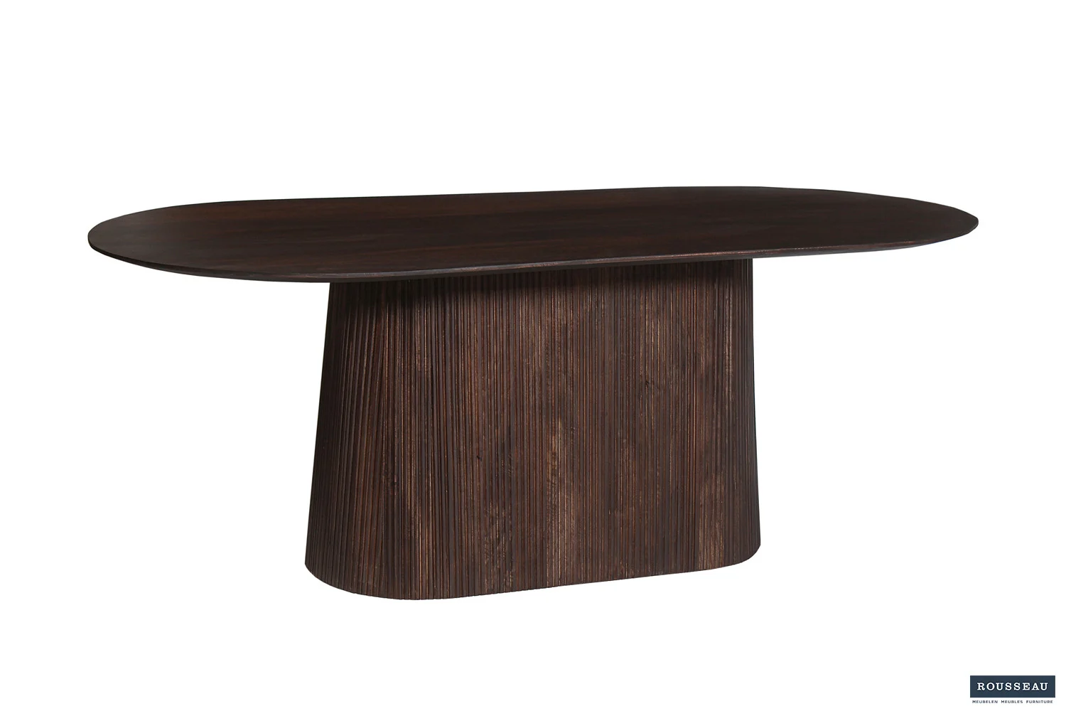 De Tafel 'Miguel' 200 cm is een ovale eettafel gemaakt van donkerbruin mangohout, met een brede, gebogen voet voor een minimalistische en stijlvolle moderne uitstraling.