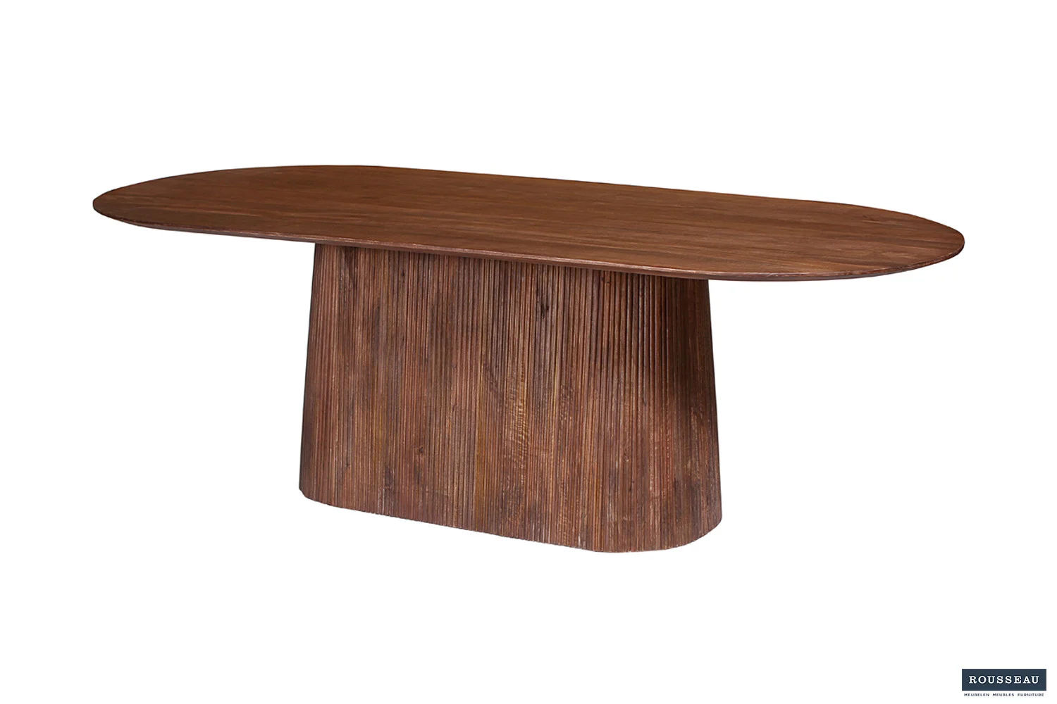 Tafel 'Miguel' 230 cm Ovaal van mangohout in lichtbruin, met een modern design: ovaal blad en brede, getextureerde poot. De lichte afwerking accentueert de natuurlijke houtnerf. Achtergrond is effen wit.