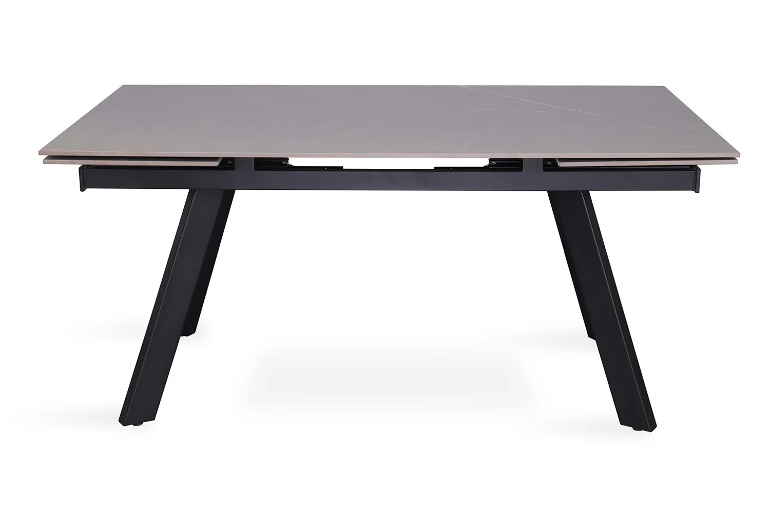 De UITVERKOOP - Uitschuifbare tafel 'Hera' is een moderne rechthoekige tafel met een glad steengrijs blad en stevige schuine zwarte poten, uitschuifbaar van 160 tot 240 cm, afgebeeld tegen een witte achtergrond.