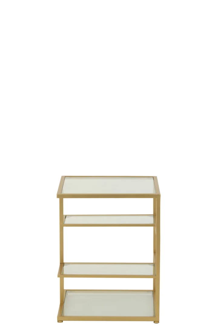 De Bijzettafel ijzer/glas goudkleurig is een klein, modern bijzettafeltje met een gouden metalen frame en drie glazen planken, afgebeeld tegen een effen witte achtergrond.