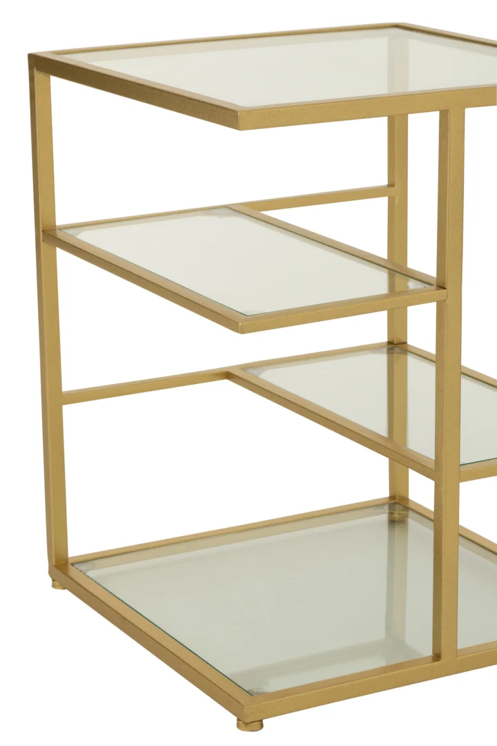 De Bijzettafel ijzer/glas goudkleurig is een moderne bijzettafel met een goudkleurig metalen frame en vier heldere glazen planken op verschillende hoogtes en dieptes, die een open, asymmetrisch ontwerp vormen.